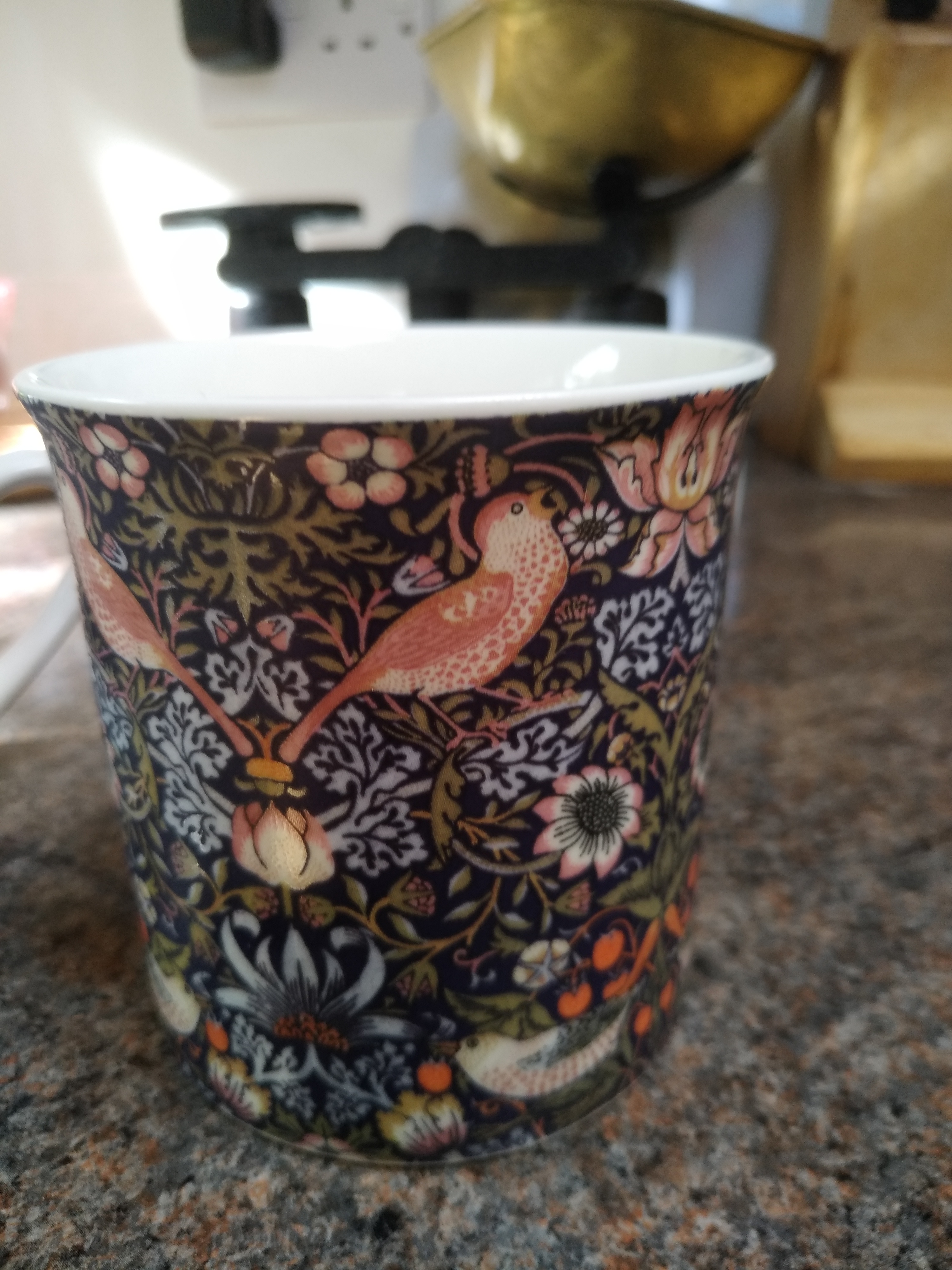 Mug with 'Strawberry Thief' print